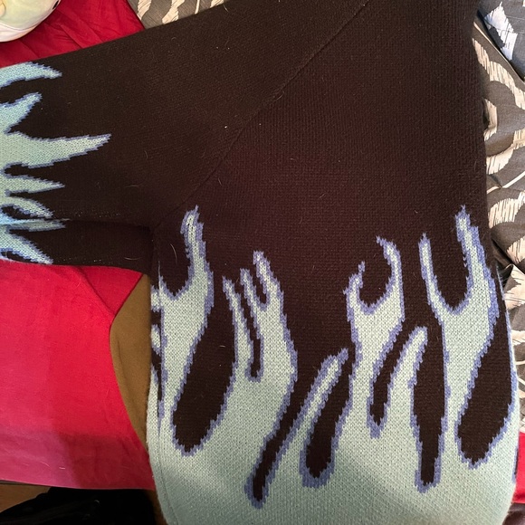 Blue Flame knit sweater - Picture 3 of 3